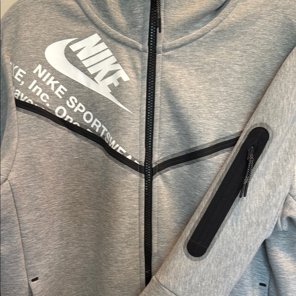 Nike Men’s Gray Tech Fleece Full-Zip Hoodie, Size M - Picture 4 of 8